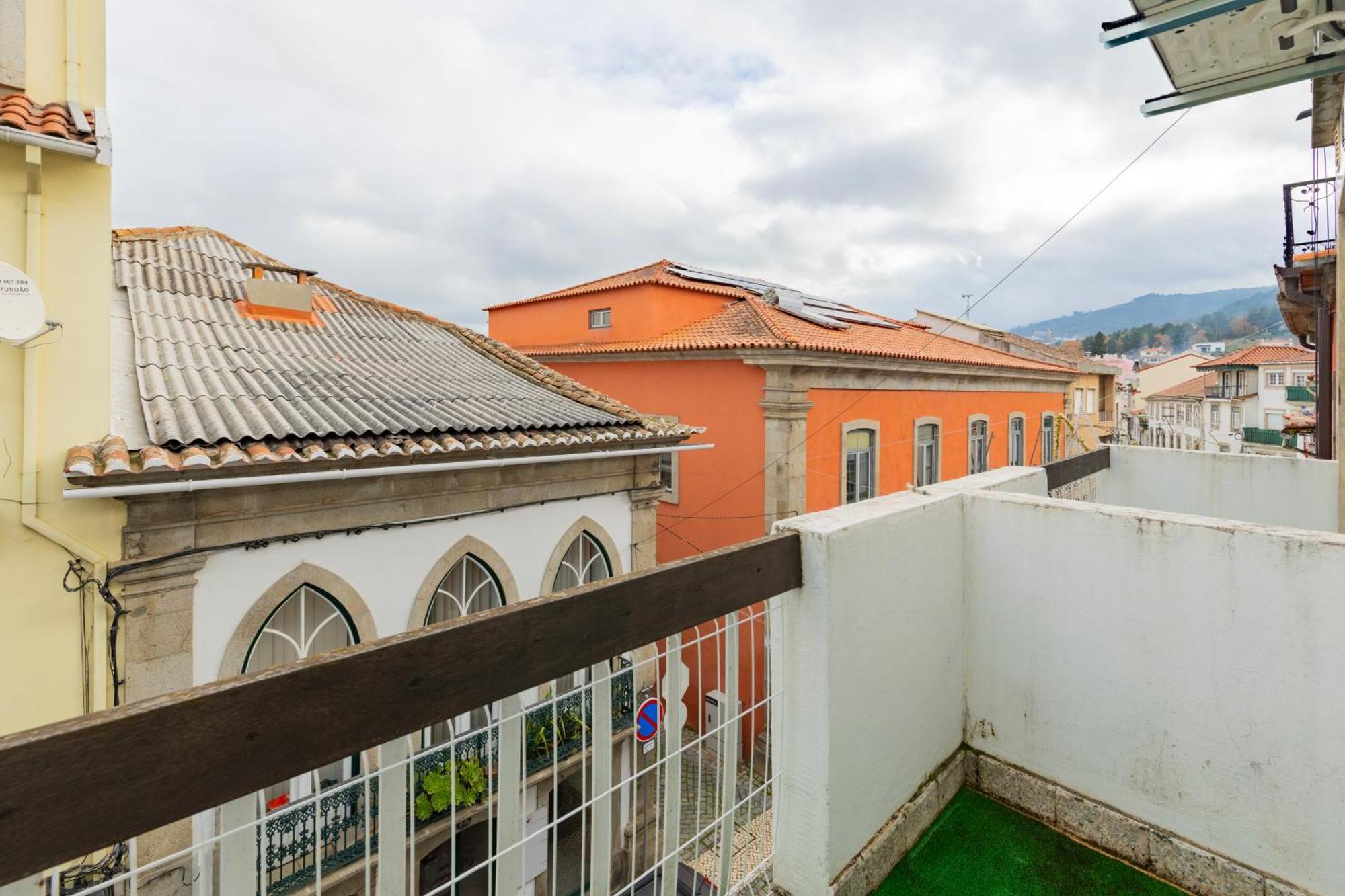 Cosy Remodeled Apartment In The City Center Fundão Zewnętrze zdjęcie